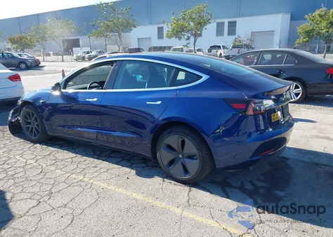 2019 Tesla Model 3 Long Range/Performance z USA, uszkodzony, nr VIN 5YJ3E1EB4KF387381